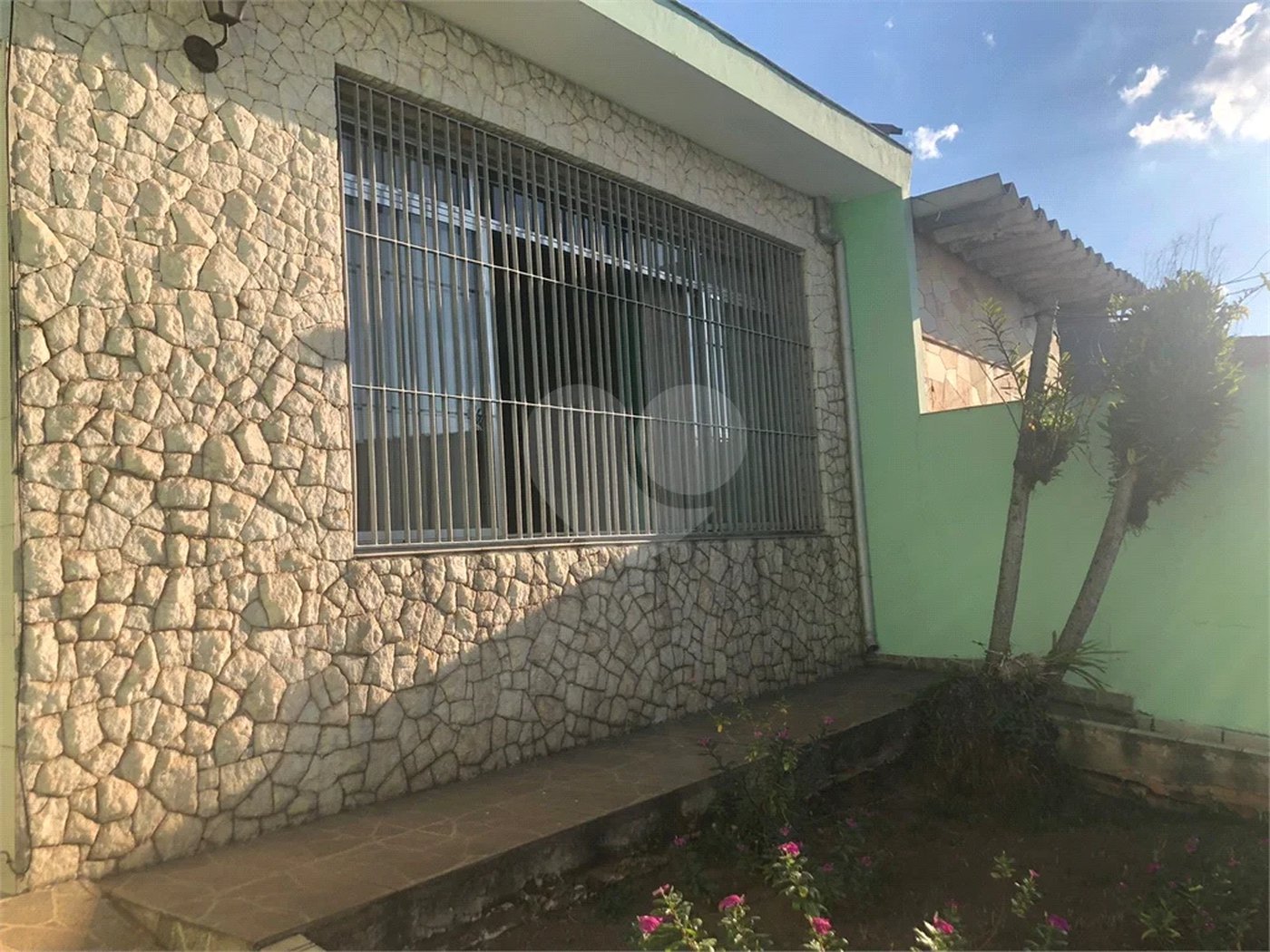 Ótima casa térrea a venda, 2 quartos e 2 vagas de garagem Jd Maristela