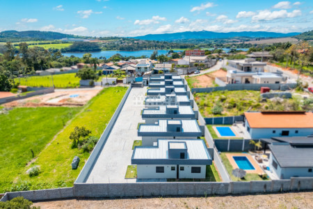 Casa térrea à venda com 3 quartos, sendo 1 suíte, no condomínio Flores da Usina, Atibaia - SP
