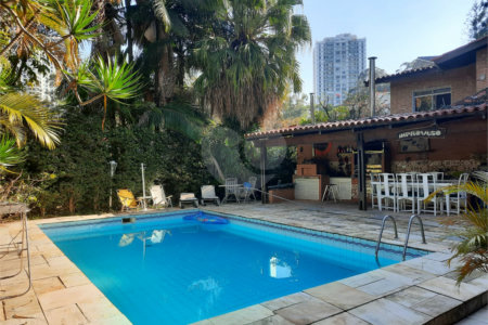Sobrado à venda com 5 quartos, sendo 3 suítes, em Jardim Marajoara, São Paulo, SP