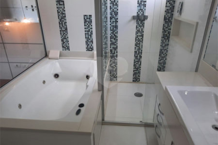 Sobrado à venda com 3 quartos, sendo 1 suíte, em City Campo Grande, São Paulo, SP