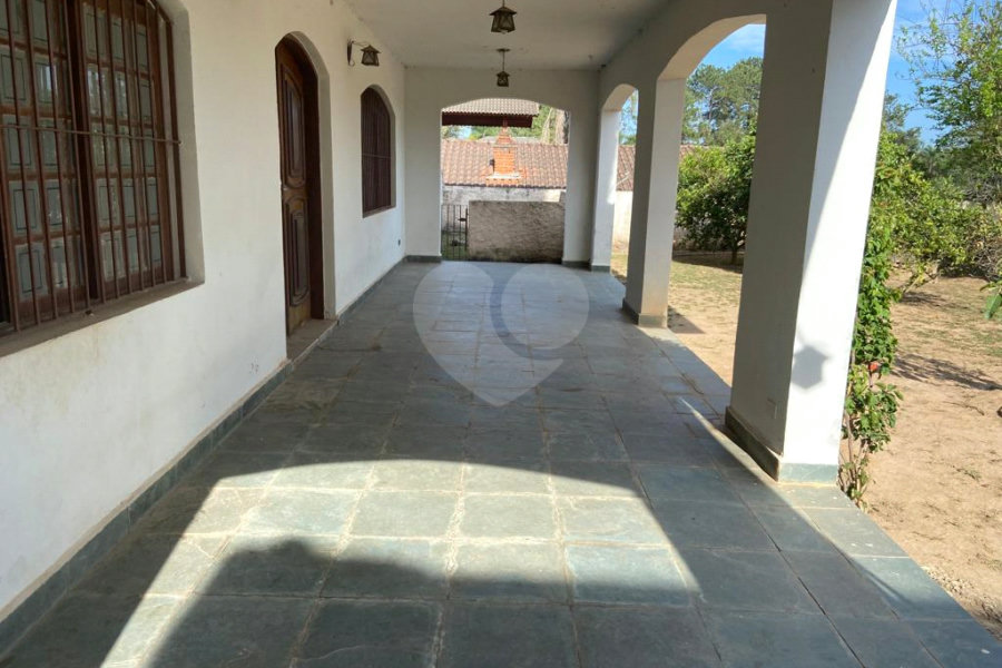 Casa à venda com 5 quartos, sendo 4 suítes, no condomínio Vilarejo Estoril, Mairiporã - SP