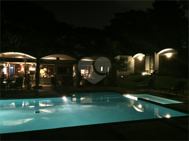 Casa à venda com 5 quartos, sendo 3 suítes,  em Morumbi, São Paulo, SP