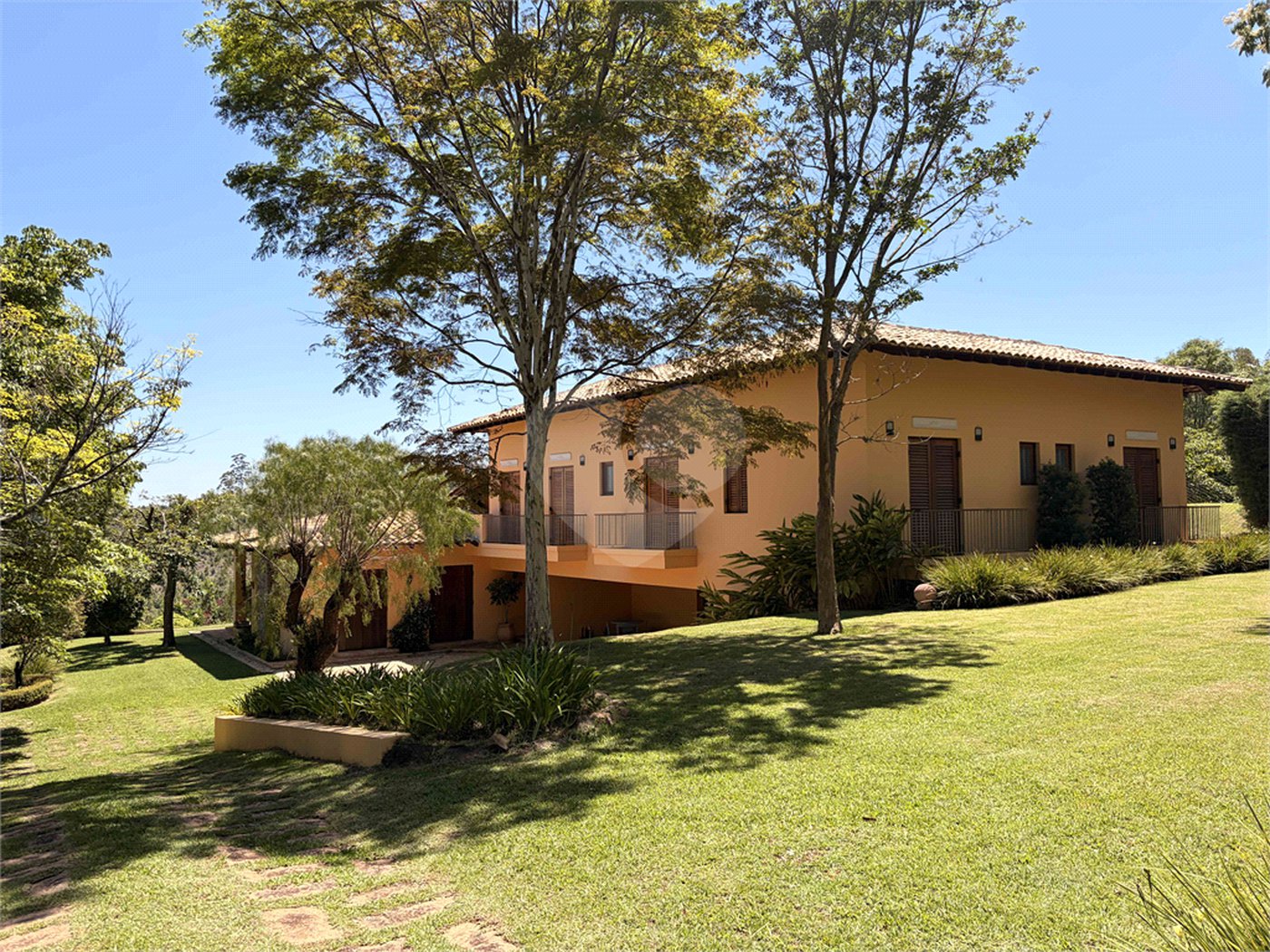 Casa à venda com 4 suítes no condomínio Vale da Santa Fé, Vinhedo - SP
