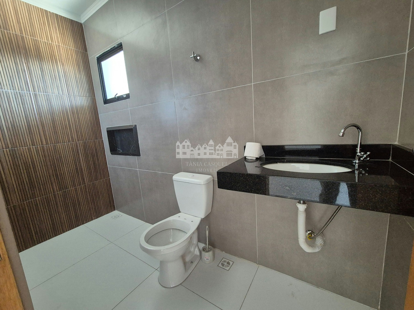 Casa térrea à venda com 3 quartos, sendo 1 suíte, em Vila Bonsai, Atibaia - SP