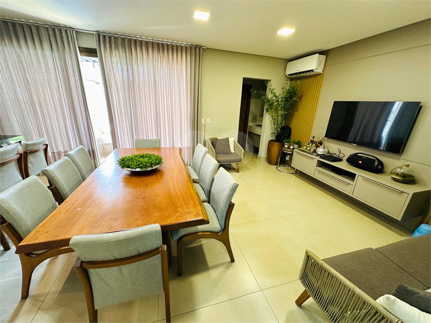 Casa à venda com 3 suítes no condomínio Florais do Valle, Cuiabá - MT