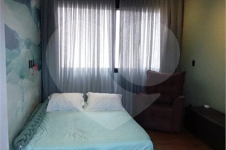 Casa à venda com 3 suítes no condomínio Figueira Garden, Atibaia - SP
