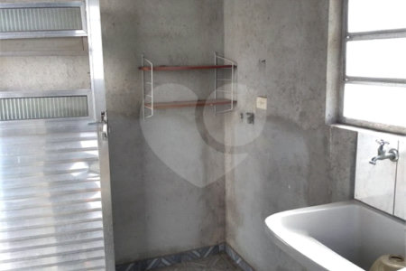 Sobrado à venda na Saúde c/195m2 de construção - 3 quartos/4 banheiros/2 vagas - metrô Santa Cruz