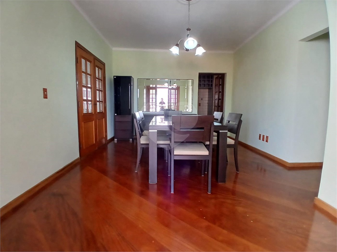 Casa à venda com 5 quartos, sendo 3 suítes, em Vila Santista, Atibaia, SP