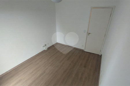 Apartamento à venda com 3 quartos, sendo 1 suíte, em Alto da Boa Vista, São Paulo, SP