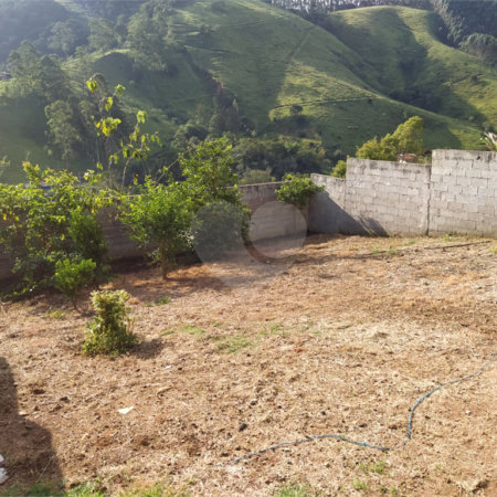 Casa Térrea à venda com 3 quartos, sendo 1 suíte,  no Centro, Salesópolis, SP