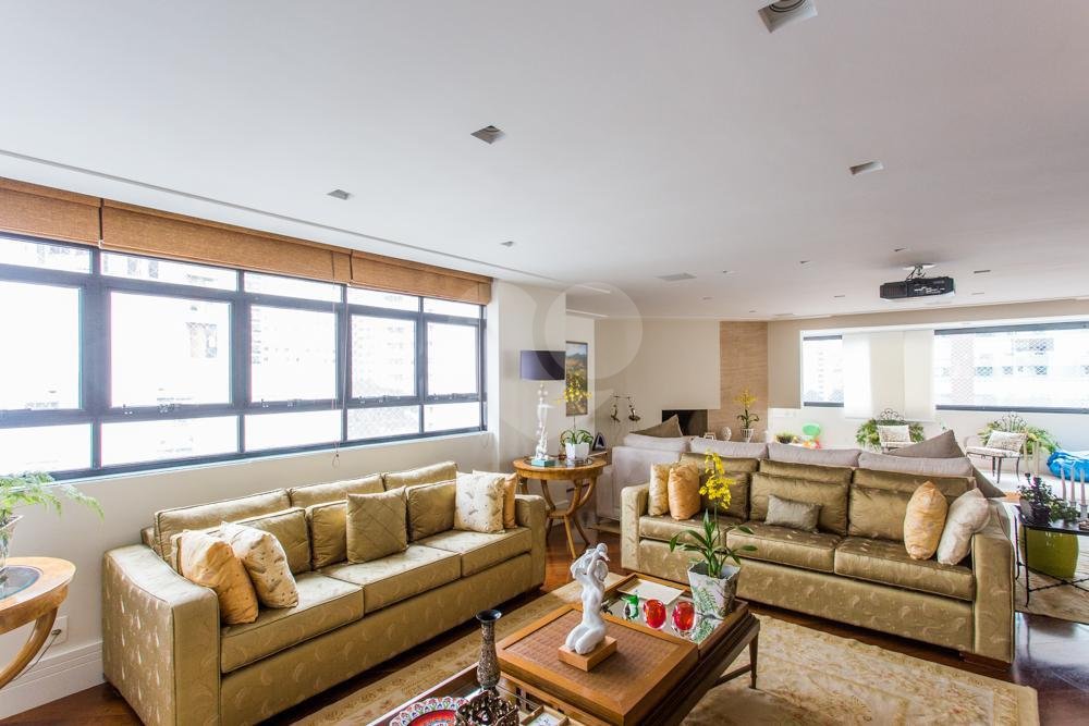 Apartamento à venda com 3 suítes em Campo Belo, São Paulo, SP