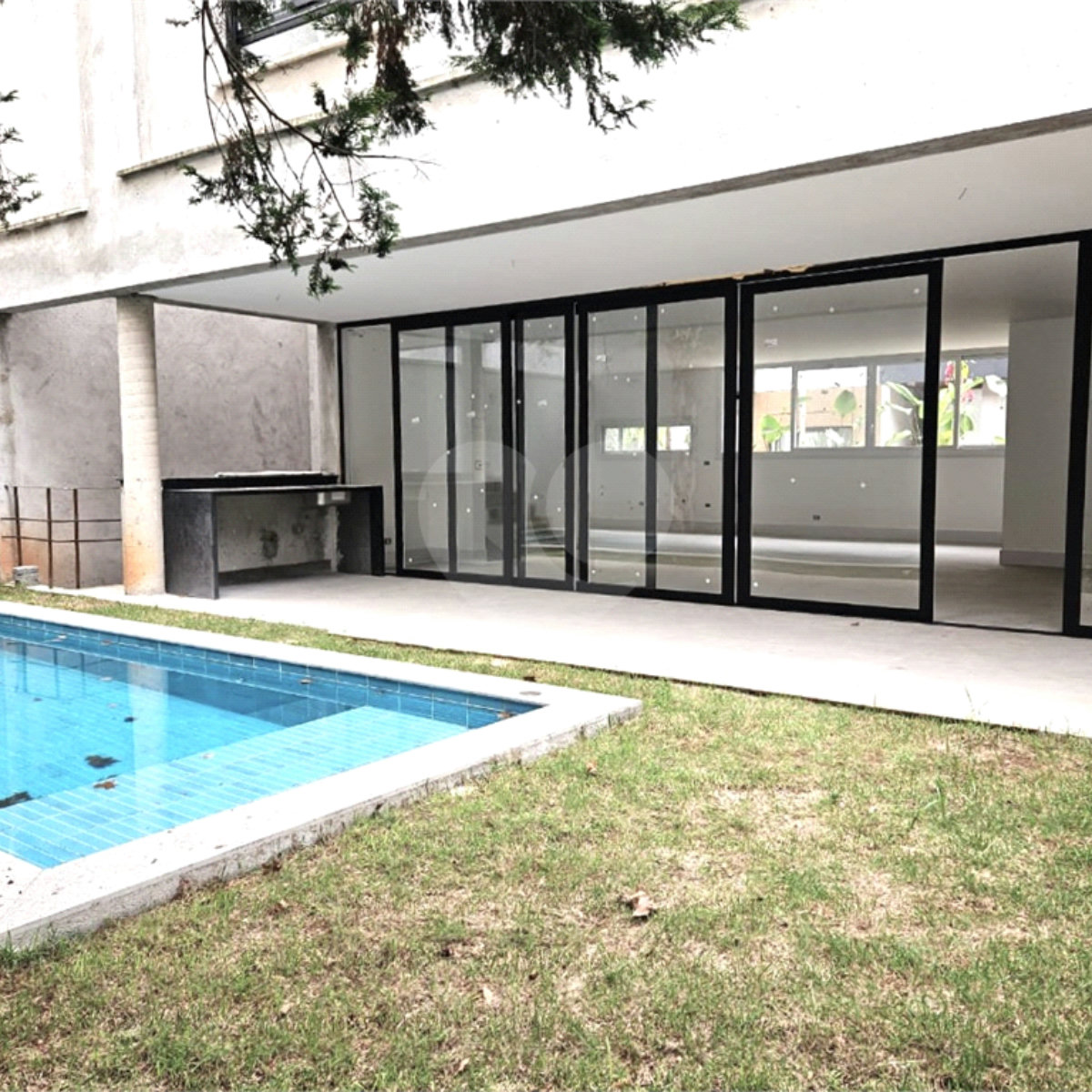 Casa à venda com 4 suítes no condomínio Venezia, São Paulo - SP
