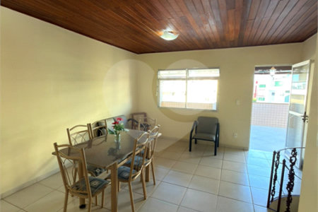 Cobertura à venda com 4 quartos, sendo 2 suítes,  em Braga, Cabo Frio, RJ