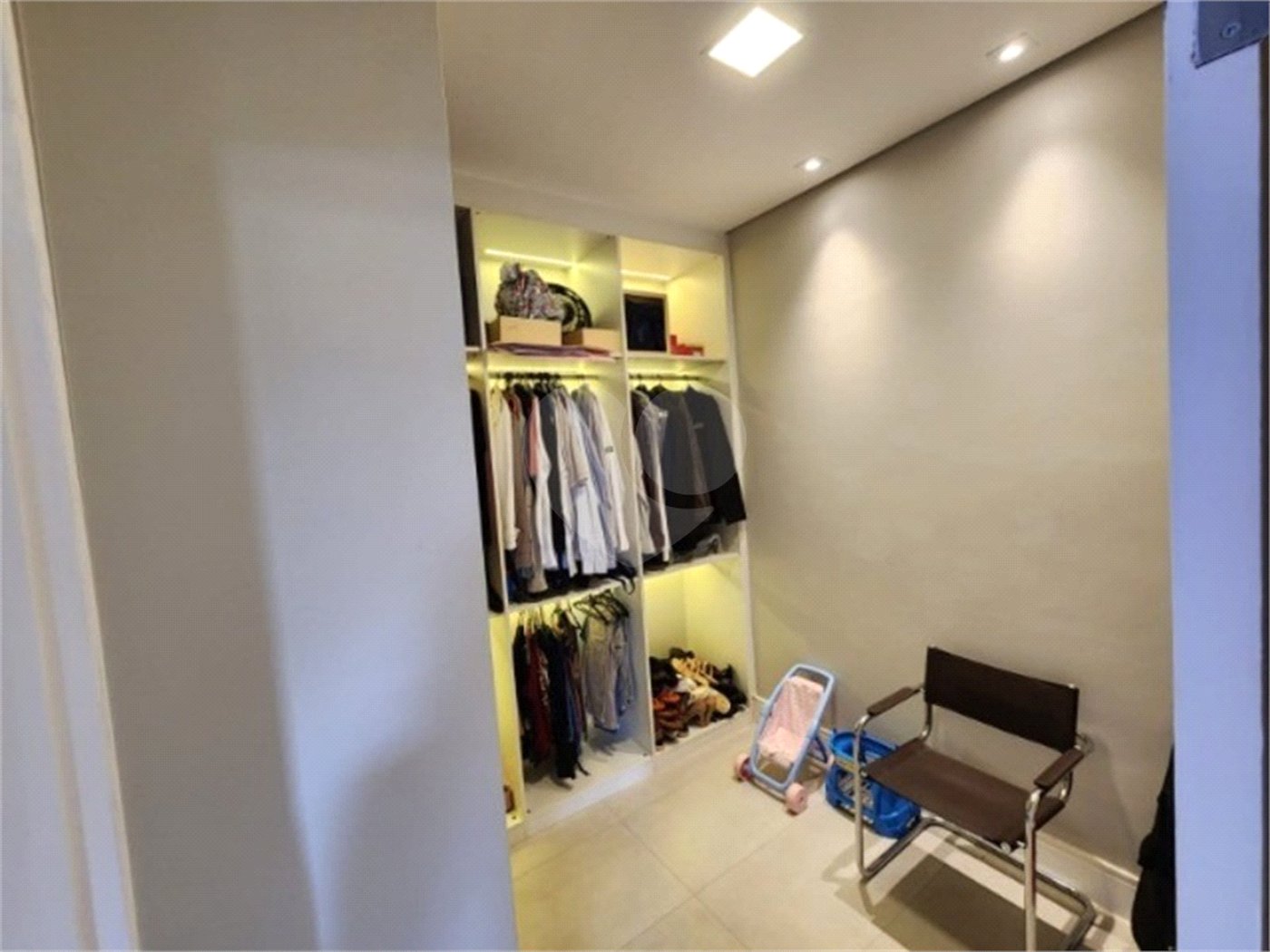 Casa à venda com 3 quartos, sendo 1 suíte, no condomínio Park Real, Indaiatuba - SP