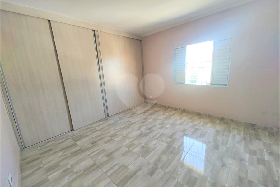 Sobrado à venda com 4 quartos, sendo 1 suíte, em Jardim Regina, São Paulo, SP