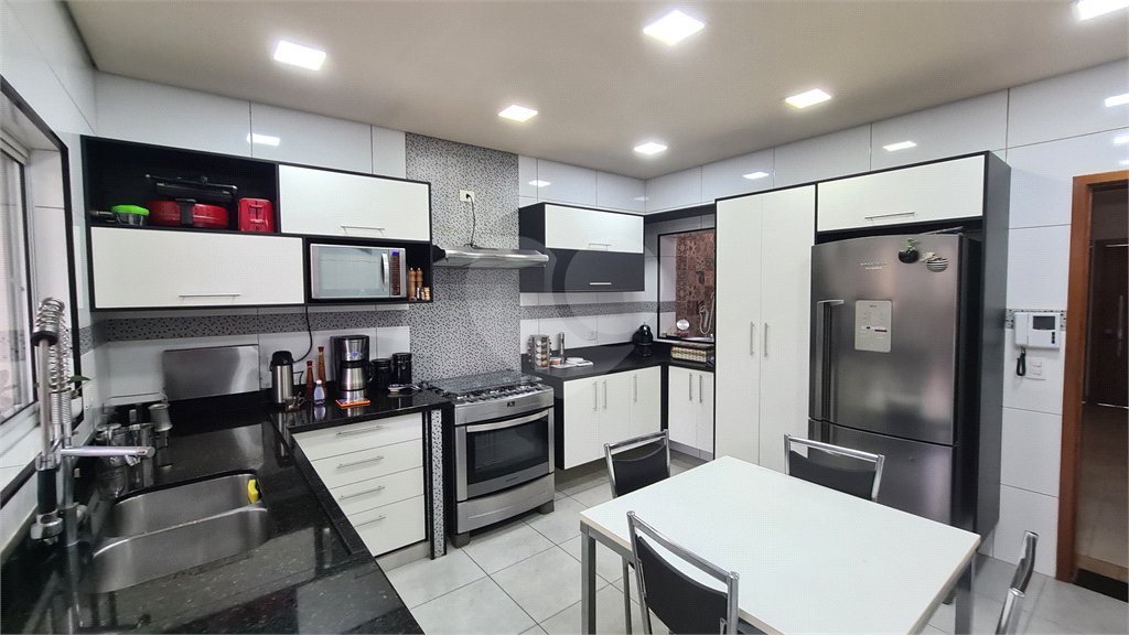 Sobrado à venda com 4 quartos, sendo 2 suítes, em Santa Teresinha, São Paulo, SP
