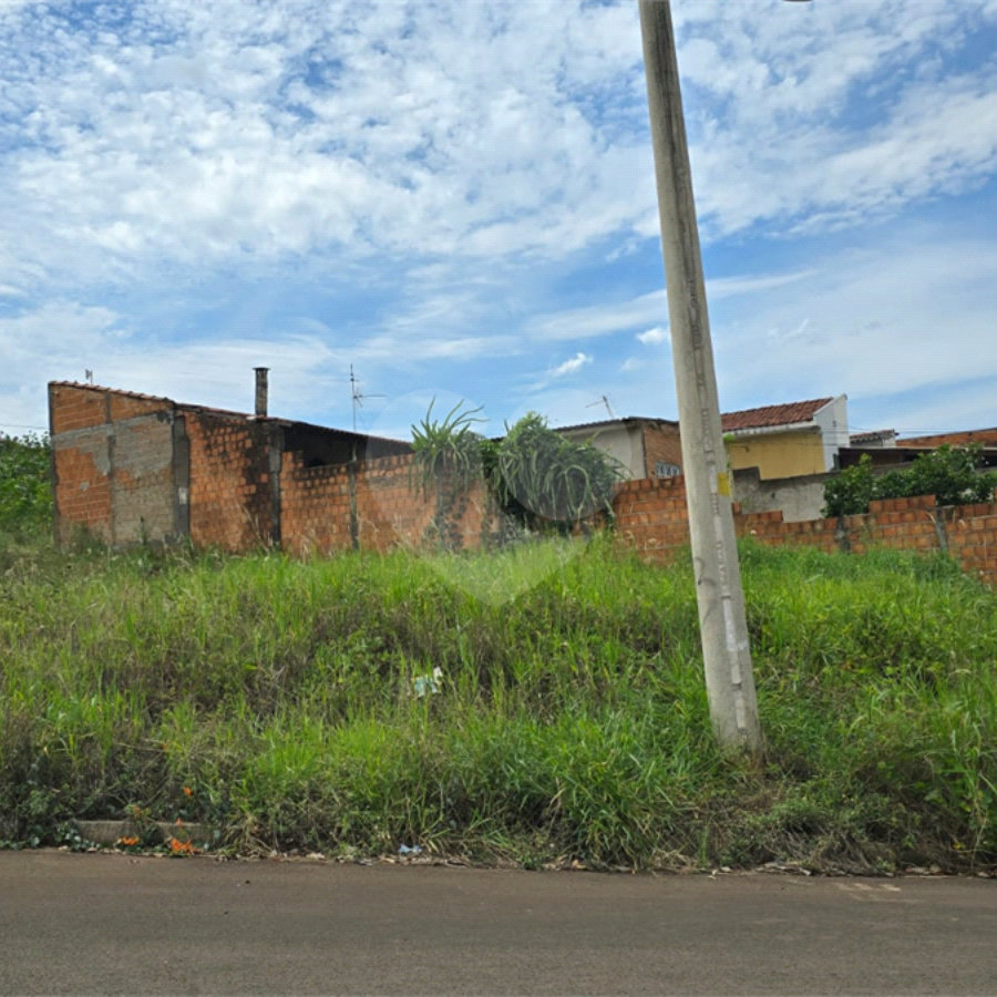 Terreno à venda em Jardim Universal, Araraquara, SP
