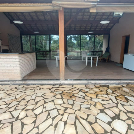 Casa à venda com 4 quartos, sendo 1 suíte, no condomínio Marf II, Bom Jesus dos Perdões - SP