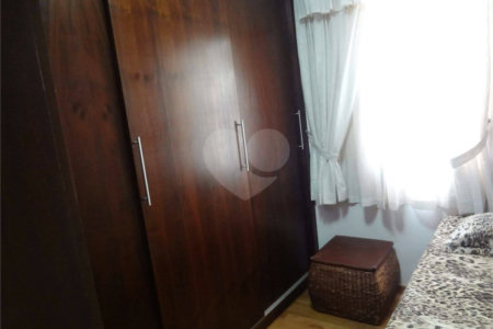 Apartamento no Condomínio Residencial Ipê I .