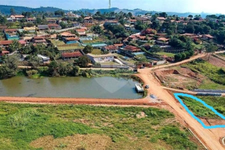 Sobrado à venda com 3 quartos, sendo 1 suíte, em Jardim Centenário, Atibaia, SP