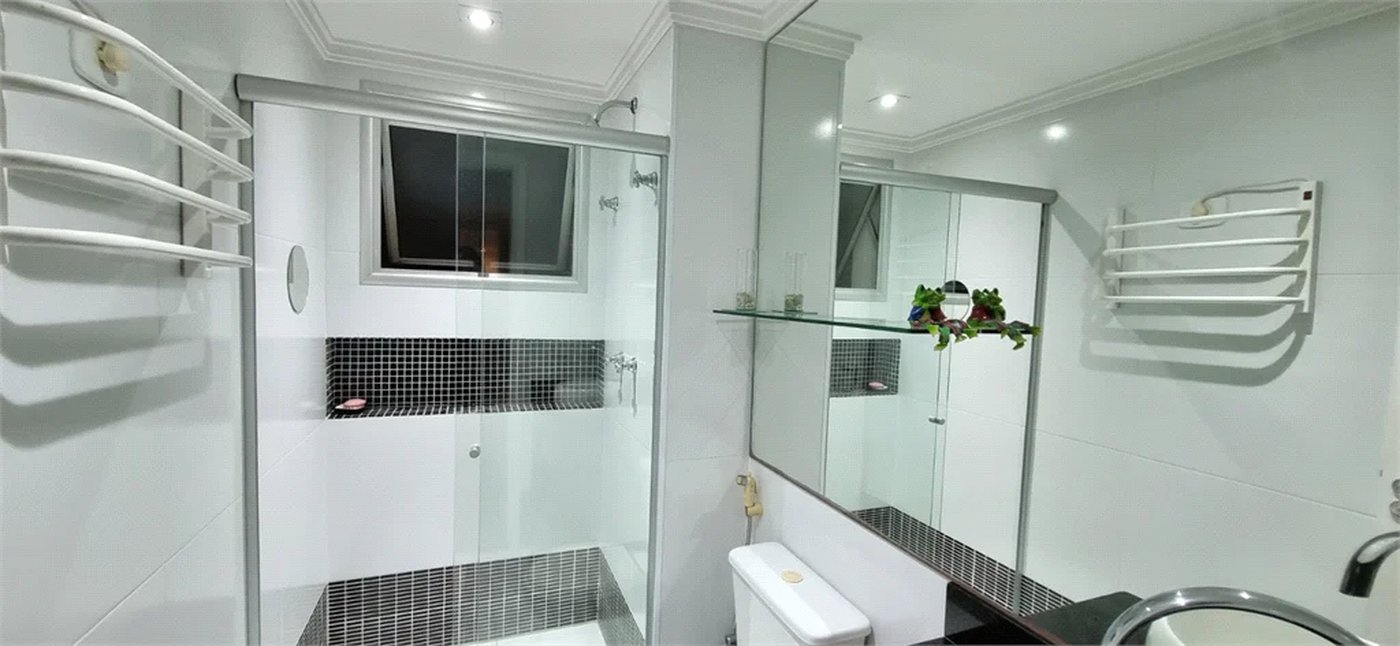 Apartamento à venda com 3 suítes em Jardim Londrina, São Paulo, SP