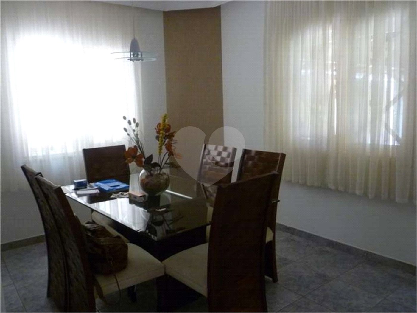 Casa à venda com 3 quartos, sendo 1 suíte, no condomínio Vivenda das Vinhas, Vinhedo - SP