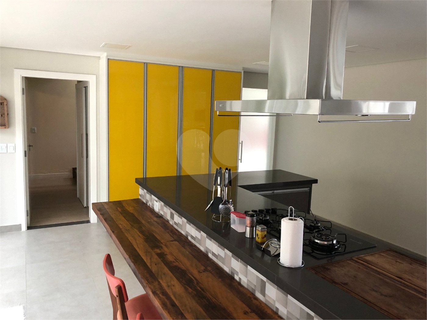 Casa à venda com 3 quartos, sendo 1 suíte, no condomínio Alpes de Vinhedo, Vinhedo - SP