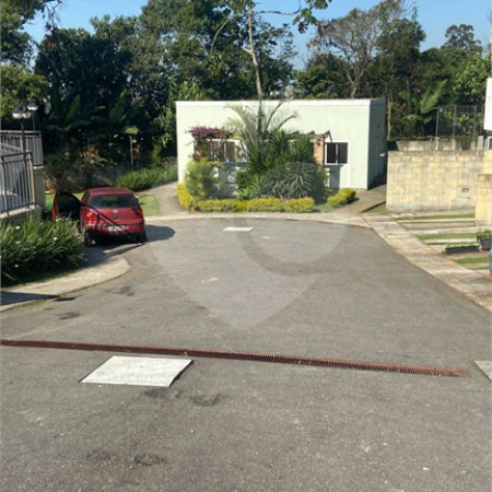 Casa à venda com 2 quartos no condomínio Carvalho Lagares, Poá - SP