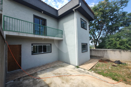 Sobrado à venda com 3 quartos, sendo 1 suíte, em Chácaras Maringá, Atibaia, SP