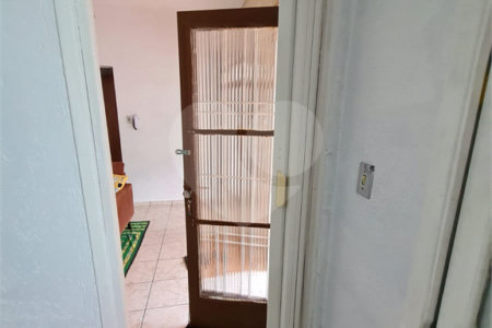 Casa à venda com 6 quartos em Vila dos Remédios, São Paulo, SP