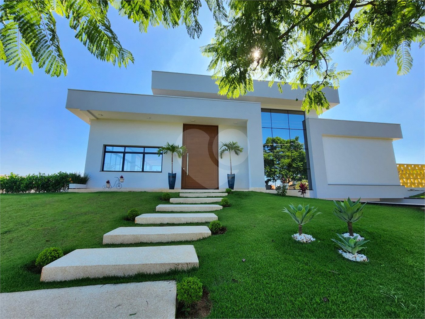 Casa à venda com 6 quartos, sendo 5 suítes, no condomínio Jardim Primavera, Louveira - SP