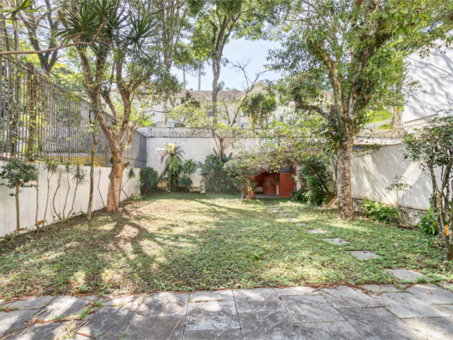 Casa à venda com 4 quartos, sendo 1 suíte,  em Alto da Boa Vista, São Paulo, SP