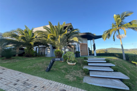 Casa à venda ou para alugar com 4 suítes no condomínio Campo de Toscana, Vinhedo - SP