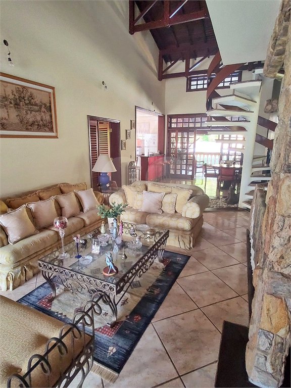 Casa à venda com 5 suítes no condomínio Estância Marambaia, Vinhedo - SP
