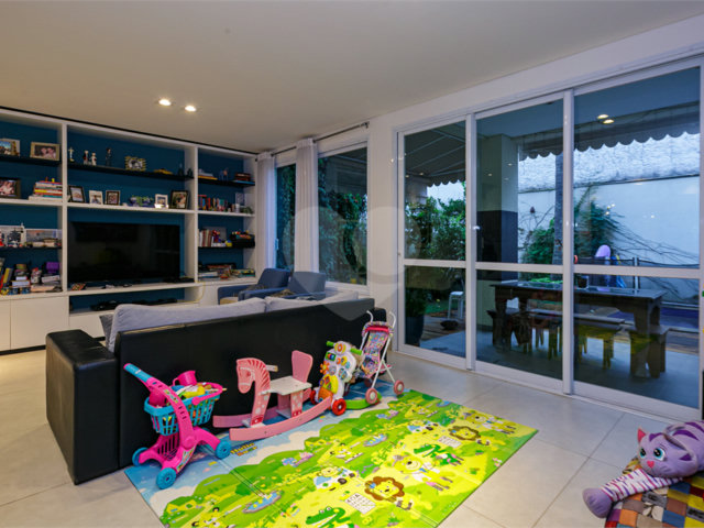 Casa à venda com 4 suítes no condomínio Villaggio Di Palme, São Paulo - SP