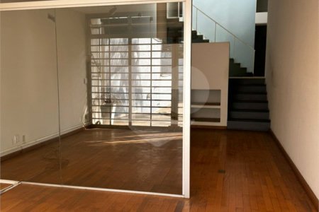 Casa à venda ou para alugar com 4 quartos, sendo 2 suítes,  em Vila Andrade, São Paulo, SP
