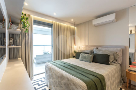 Apartamento à venda com 4 quartos, sendo 3 suítes,  em Jardim das Acácias, São Paulo, SP