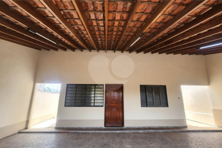 Casa à venda com 4 quartos, sendo 1 suíte, em Jardim Roberto Selmi Dei, Araraquara, SP