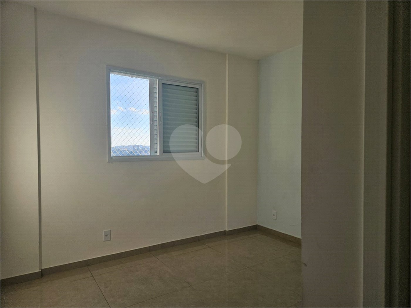 Apartamento à venda com 3 quartos, sendo 1 suíte, no Centro, Poá, SP