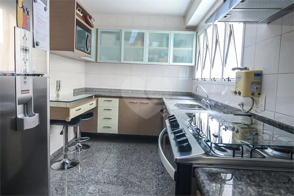 Apartamento à venda com 3 suítes em Real Parque, São Paulo, SP