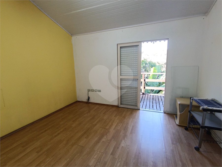Chácara à venda com 4 quartos, sendo 1 suíte, em Vila Vilma (mailasqui), São Roque, SP
