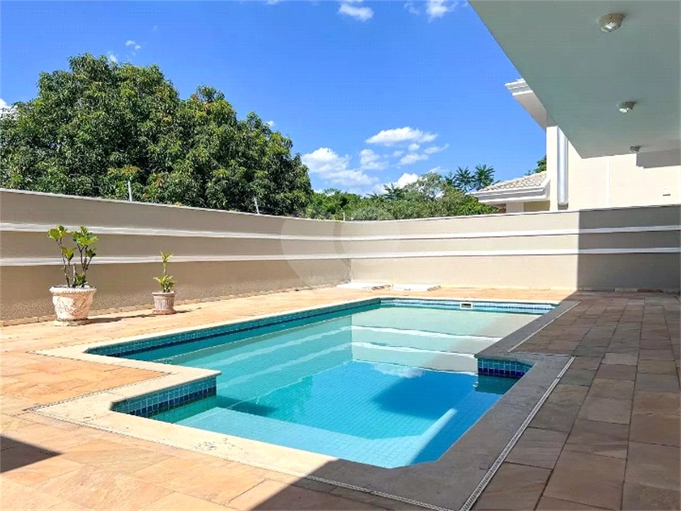 Casa à venda com 3 suítes no condomínio Portal do Lago, Valinhos - SP