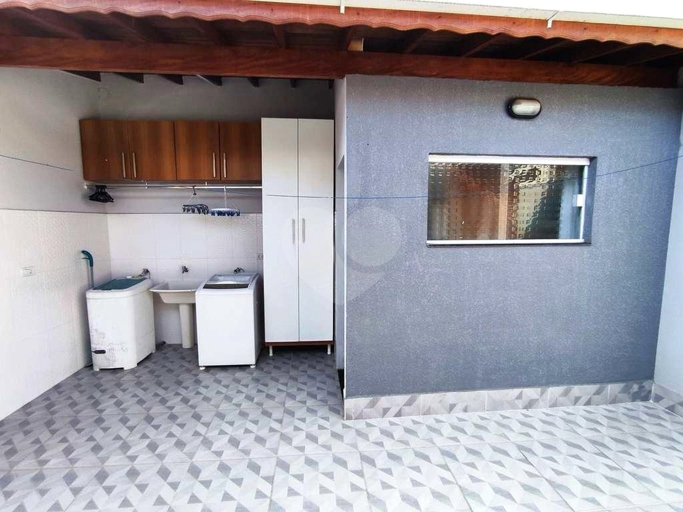 Sobrado à venda com 3 quartos, sendo 1 suíte,  em Residencial Colinas, Mogi das Cruzes, SP