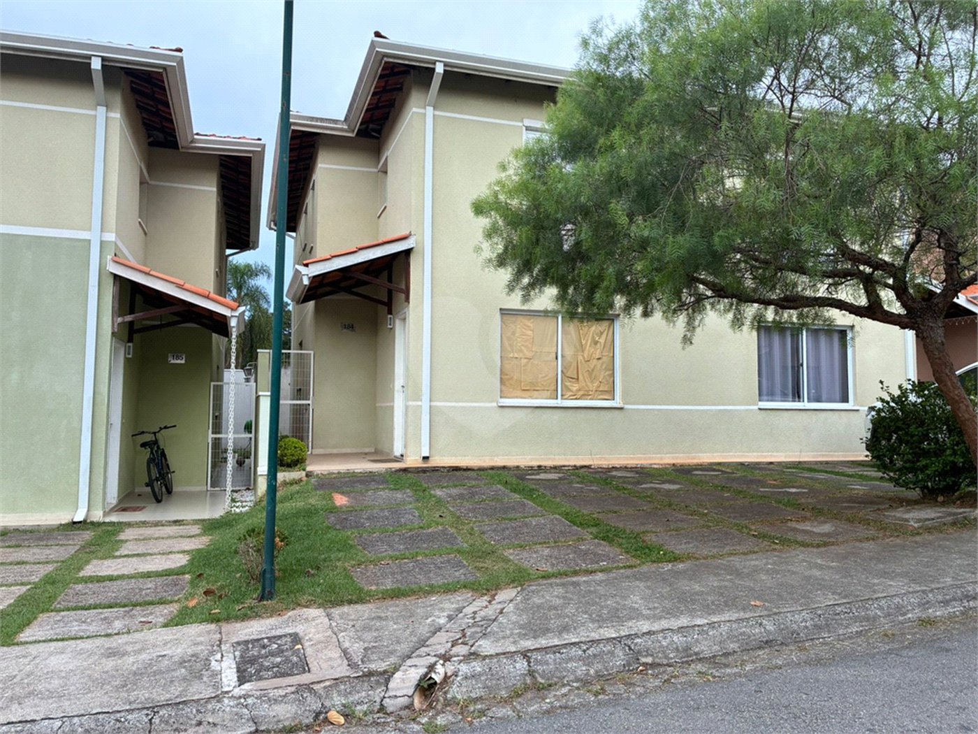 Sobrado à venda com 3 quartos em Jardim Petrópolis, Cotia, SP