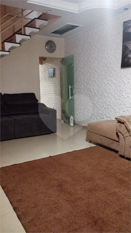 Sobrado à venda com 3 quartos, sendo 1 suíte,  em Vila Nova Cintra, Mogi das Cruzes, SP
