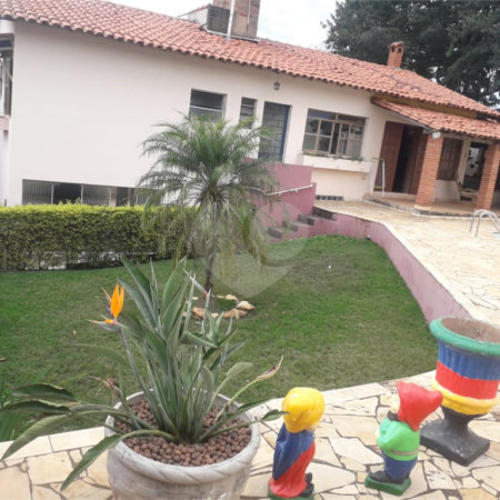 Casa à venda com 3 quartos, sendo 1 suíte,  no Centro, Socorro, SP