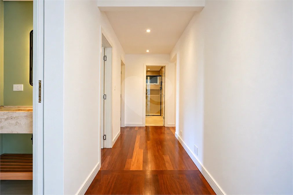 Apartamento à venda com 4 quartos, sendo 1 suíte, em Alto da Boa Vista, São Paulo, SP