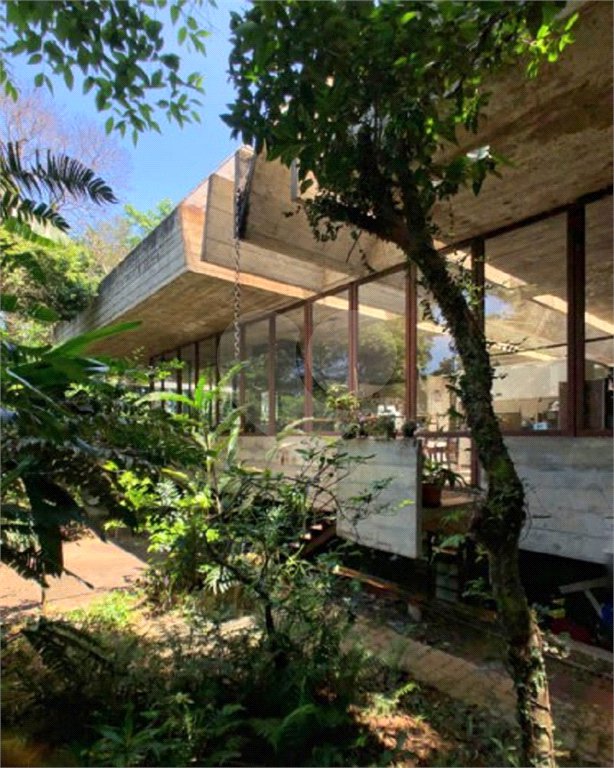 Casa Térrea à venda com 5 quartos, sendo 3 suítes, em Interlagos, São Paulo, SP