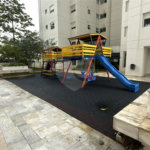 Apartamento de 155 m² com 4 dormitórios, varanda e 2 vagas de garagem. Condomínio com piscinas adulto, infantil e aquecida, lazer e portaria 24 horas.