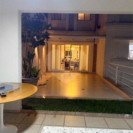 Casa à venda com 4 suítes no condomínio East Village, São Paulo - SP